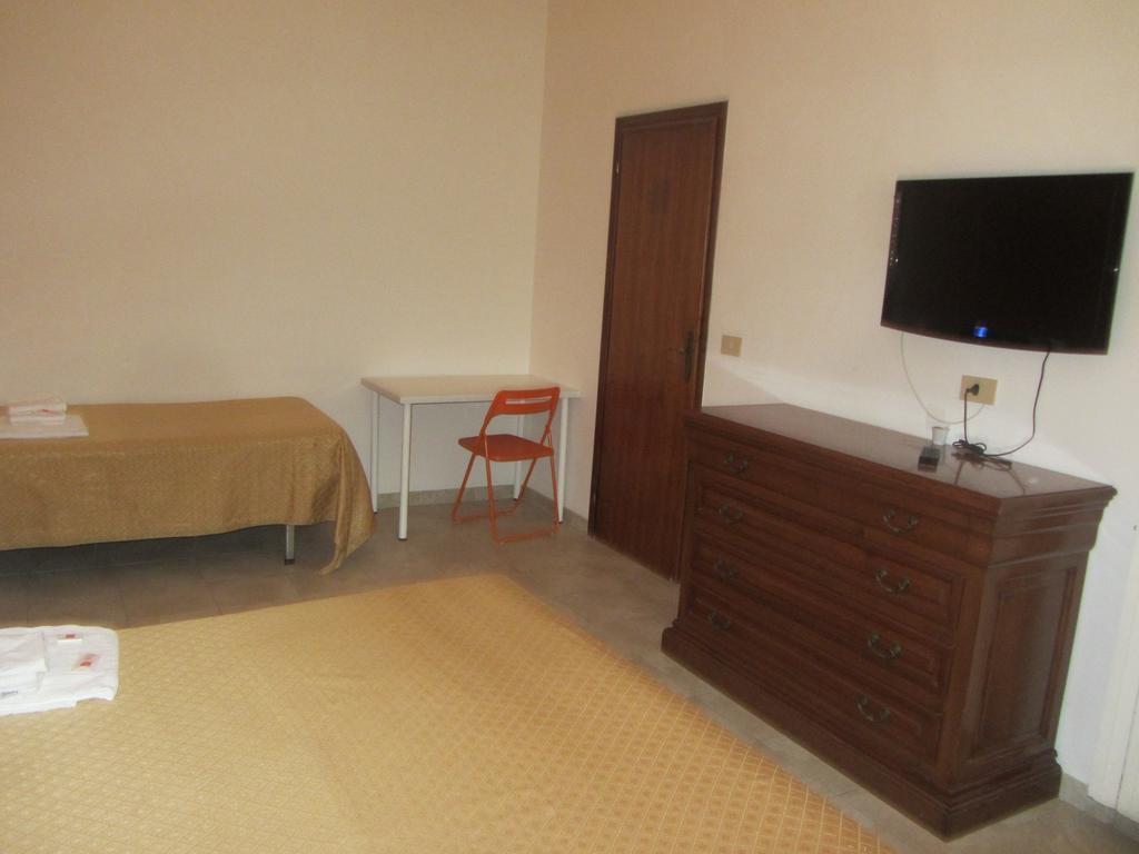 Hotel Mirafiori Лидо Ди Камайоре Стая снимка